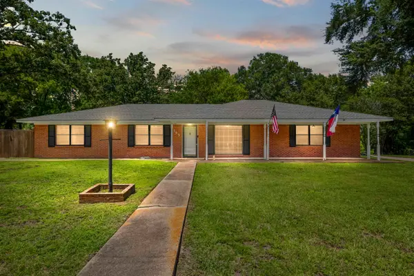 305 Dellbrook Dr., Longview, TX 75604