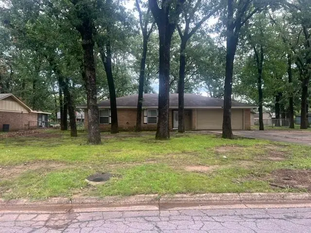135 46th St SW, Paris, TX 75460 - #1