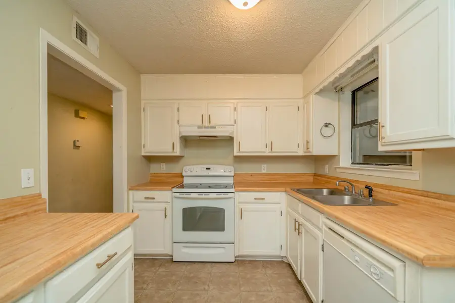 308 N Lee Dr., Gladewater, TX 75647 - #2