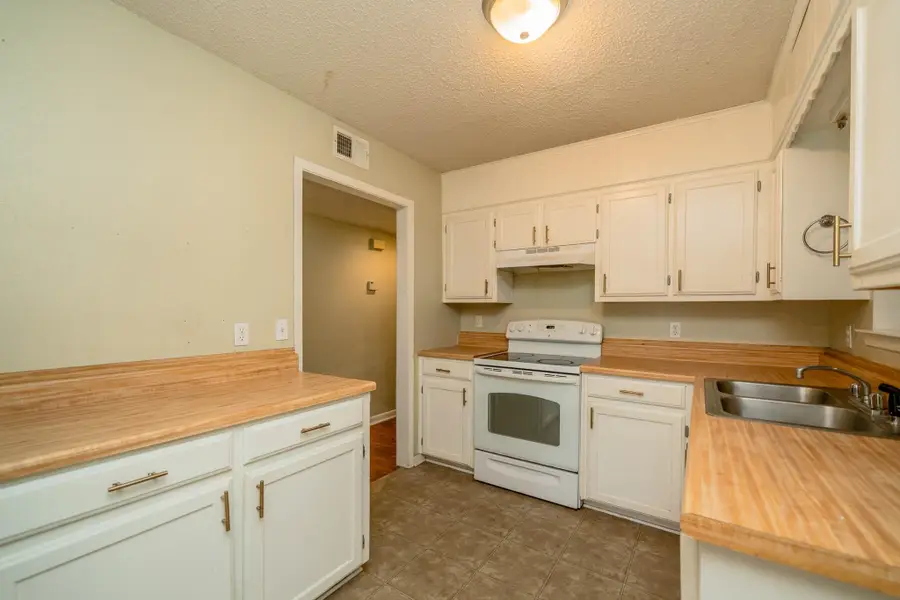 308 N Lee Dr., Gladewater, TX 75647 - #3