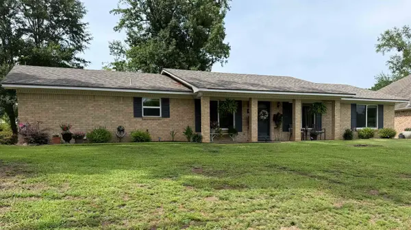 2106 E Harold St., Gladewater, TX 74647