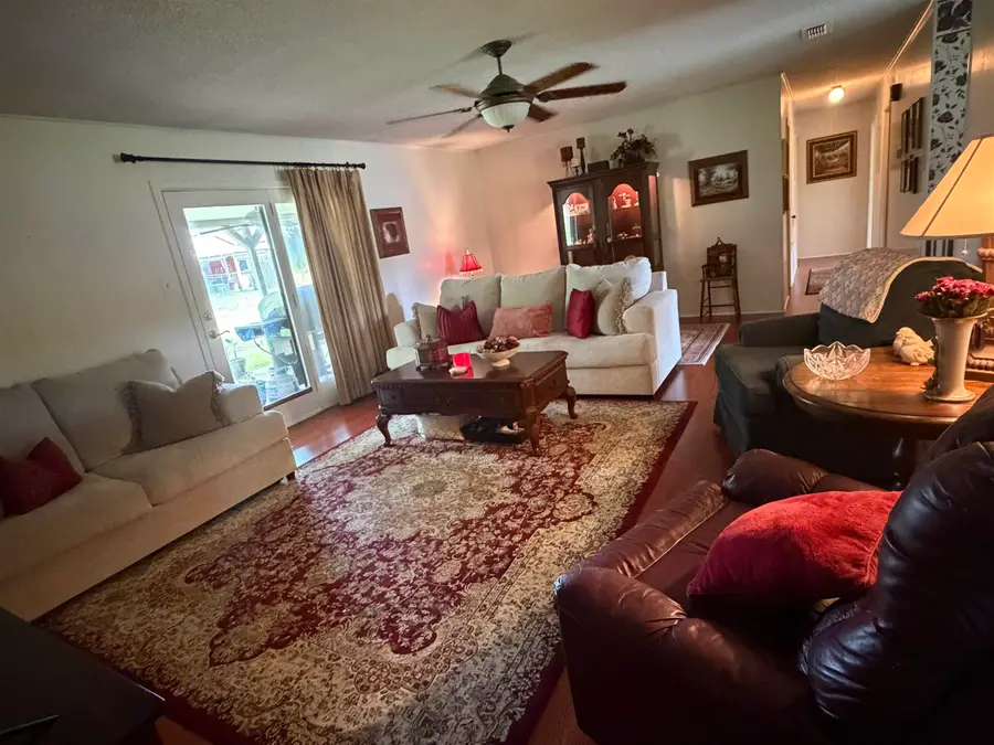 2106 E Harold St., Gladewater, TX 74647 - #2