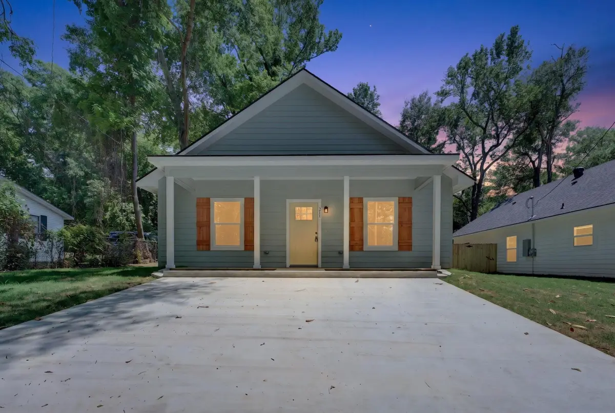211 Jeanette Ave, Gladewater, TX 75647 - #1
