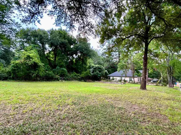 221 W Gay Ave., Gladewater, TX 75647