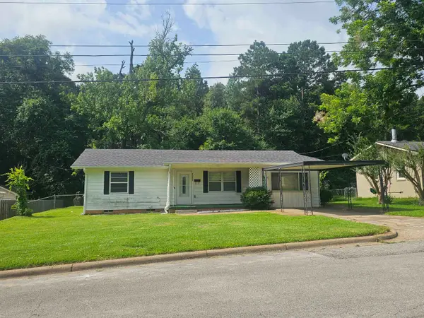1211 Webb, Henderson, TX 75654
