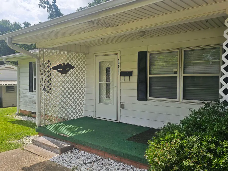 1211 Webb, Henderson, TX 75654 - #2