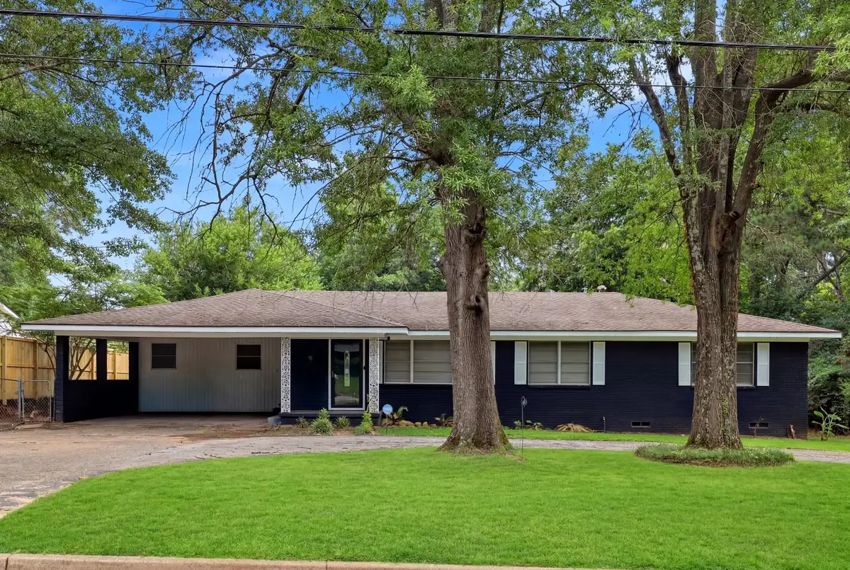 210 E Center St, White Oak, TX 75693 - #1