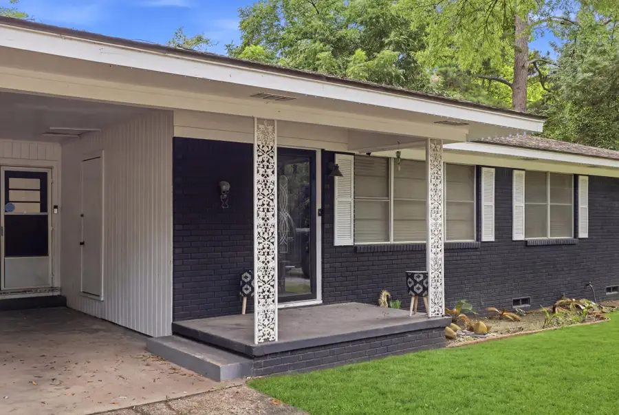 210 E Center St, White Oak, TX 75693 - #2