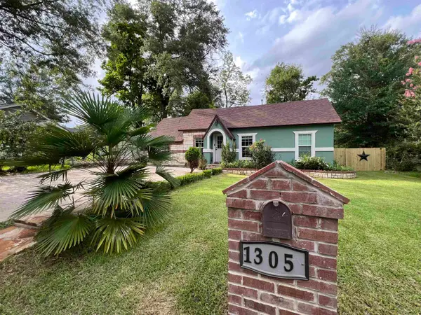 1305 E Crockett, Marshall, TX 75670