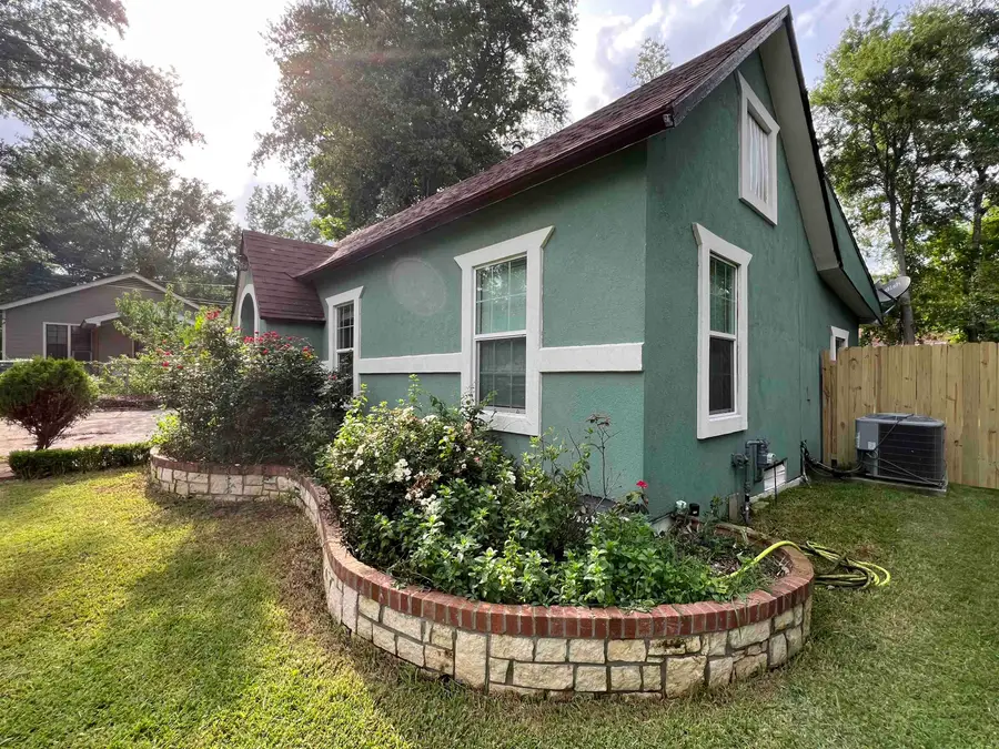 1305 E Crockett, Marshall, TX 75670 - #2