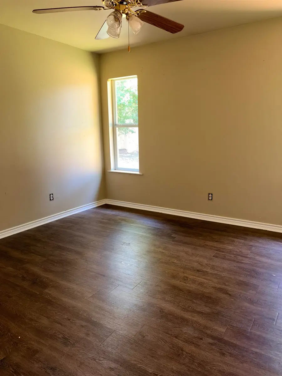 1003 Noble Unit B, Troup, TX 75789 - #2