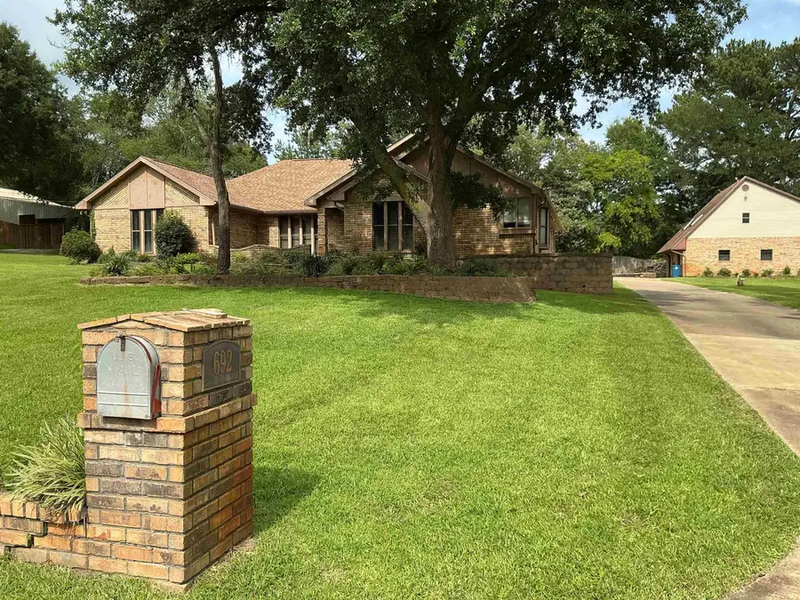 692 Sunnybrook Dr, Longview, TX 75605 - #3