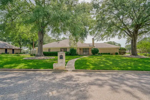 100 Northhill Ct, Longview, TX 75605