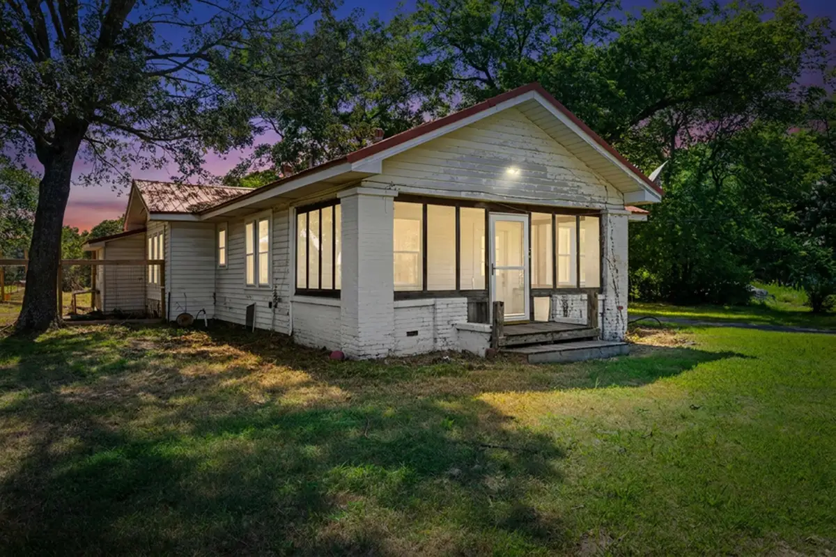 304 Daingerfield St, Naples, TX 75568 - #1