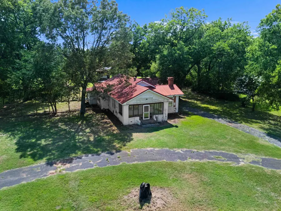 304 Daingerfield St, Naples, TX 75568 - #3