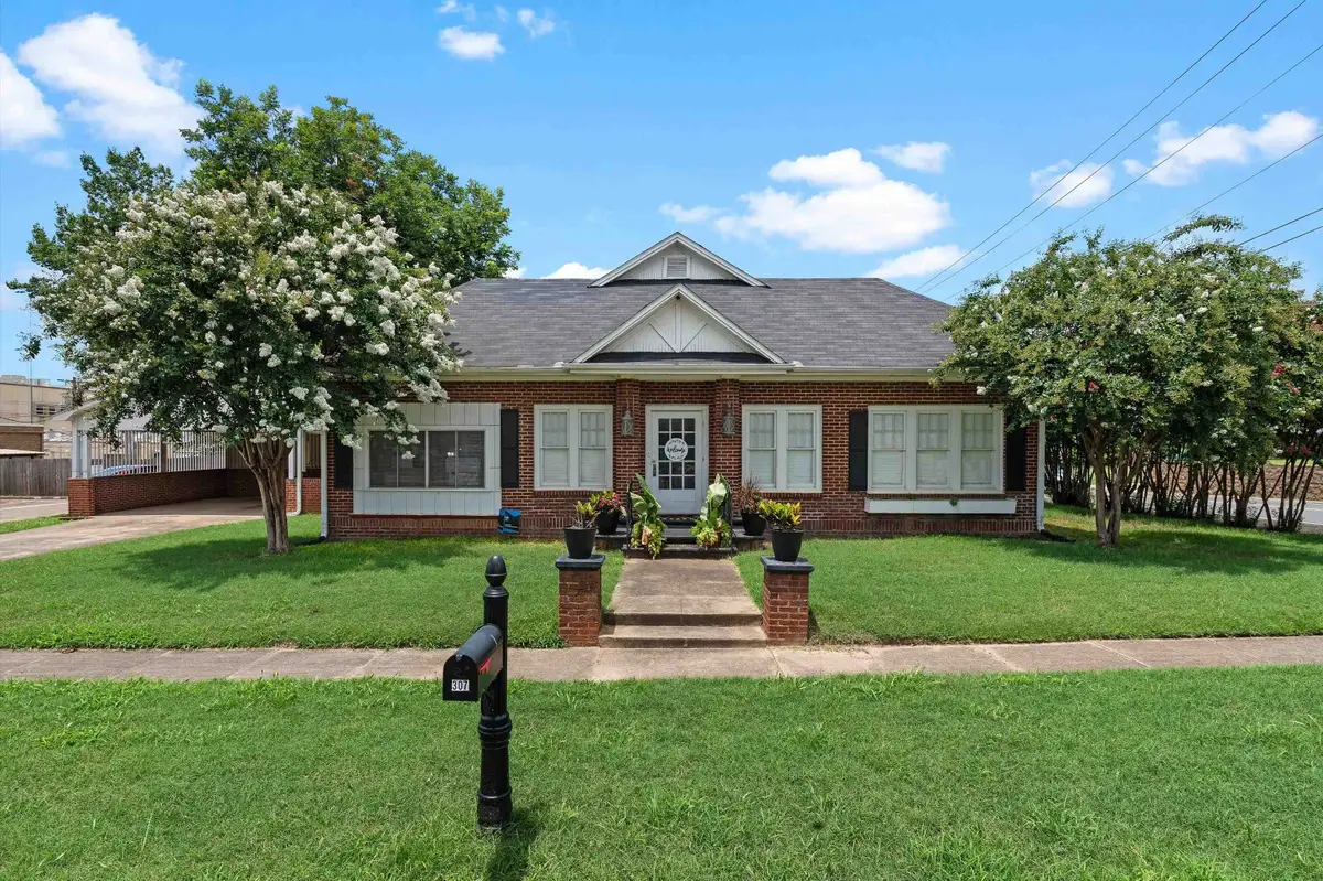 307 N Main St, Henderson, TX 75652 - #1