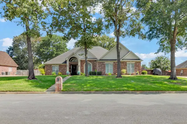 209 Travis Peak Trl, White Oak, TX 75693