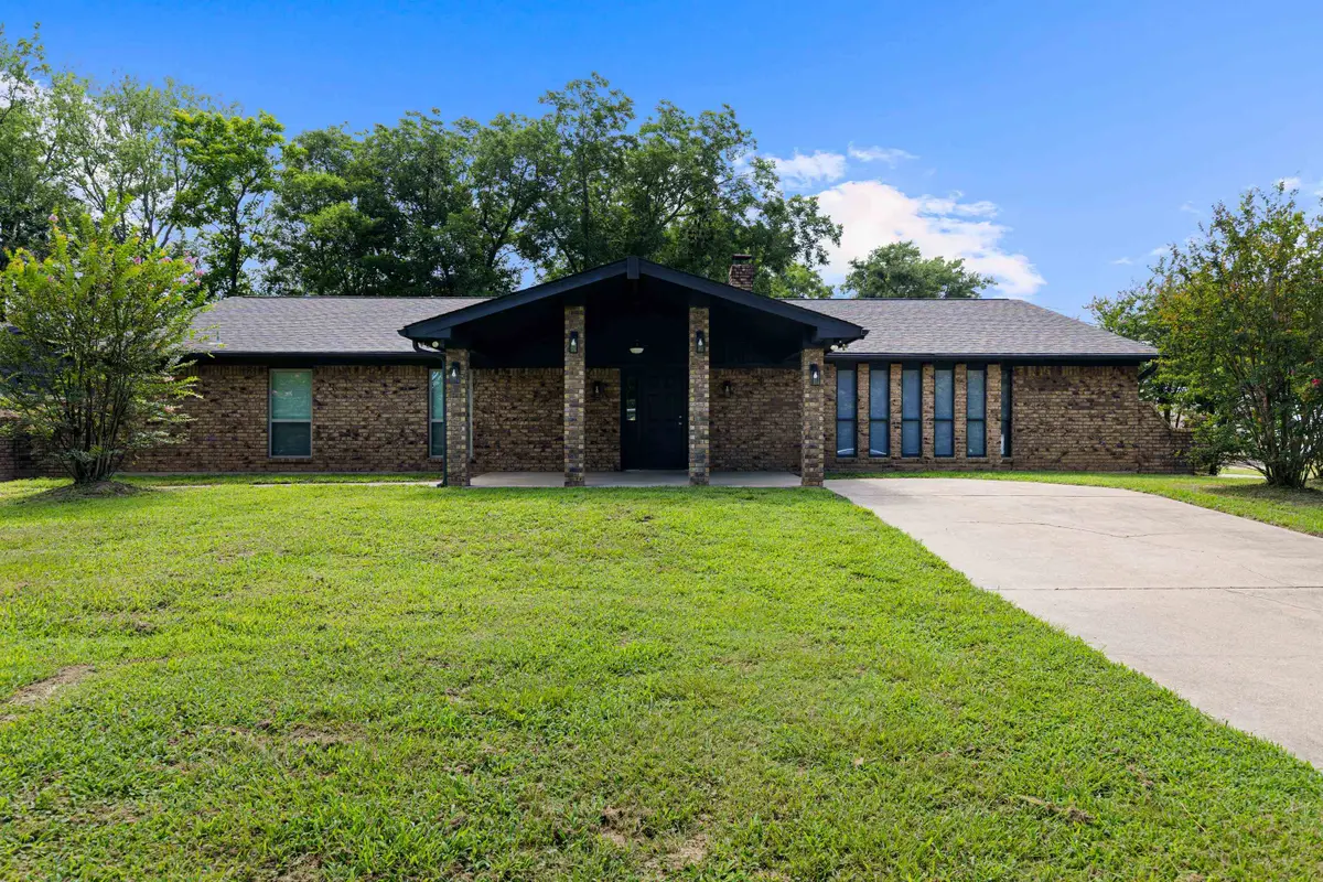 3055 N Texas St, Gladewater, TX 75647 - #1