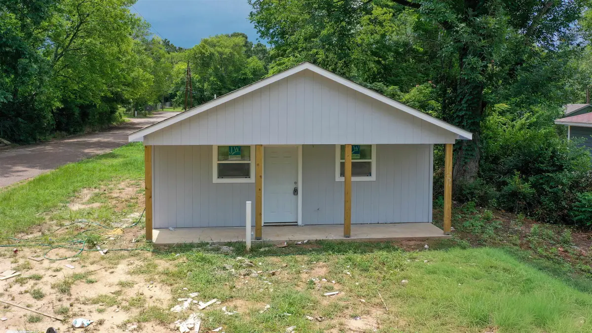 401 W SUNSET AVE, Gladewater, TX 75647 - #1