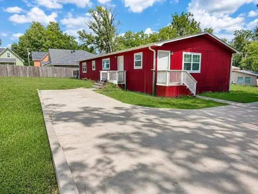 208 W Hull Ave., Gladewater, TX 75647 - #3