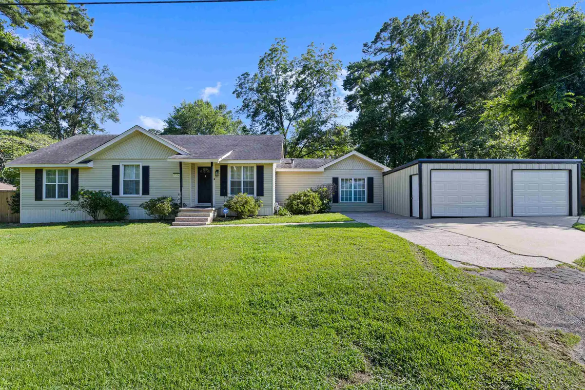3504 Eastmoor Dr, Marshall, TX 75670 - #1