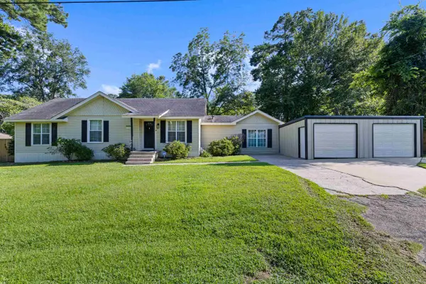 3504 Eastmoor Dr, Marshall, TX 75670