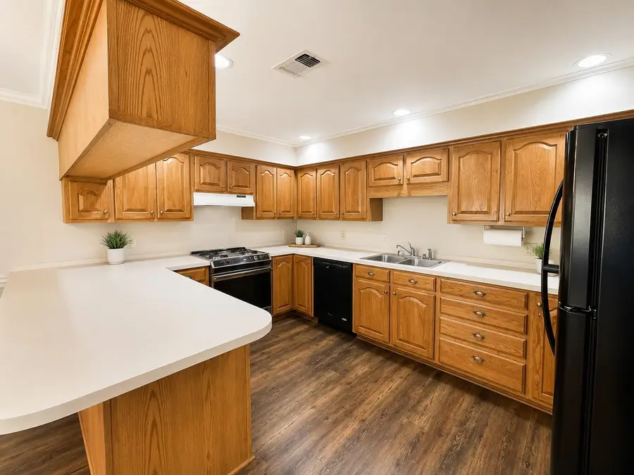 527 Park Place, Carthage, TX 75633 - #3