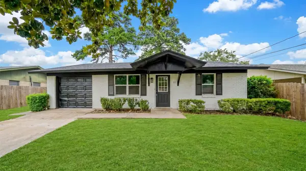 11 Neal St, Longview, TX 75602
