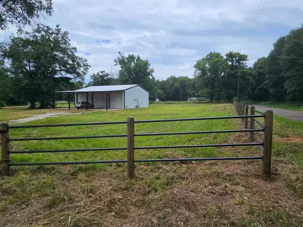 TBD Giraffe, Gilmer, TX 75644