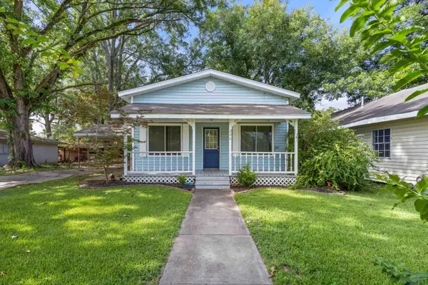 206 E Sedberry Street, Jefferson, TX 75657