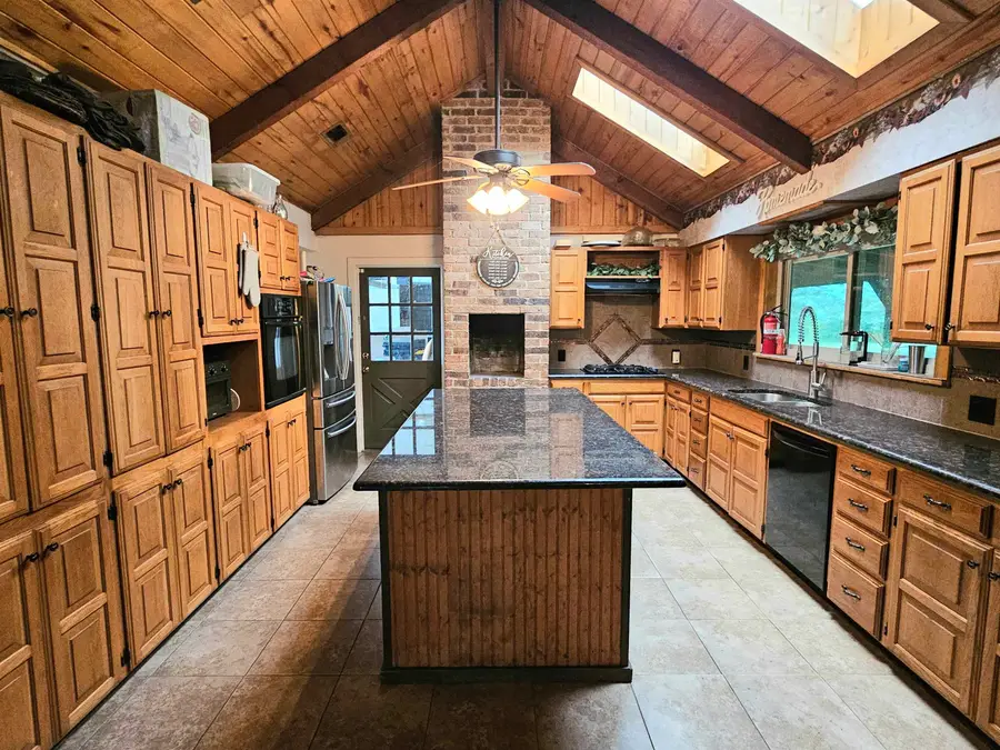 395 Bolding RD, Marshall, TX 75670 - #2