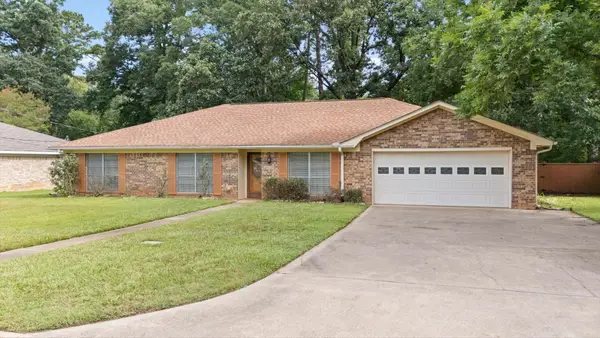 409 Woodway Ln, Longview, TX 75605