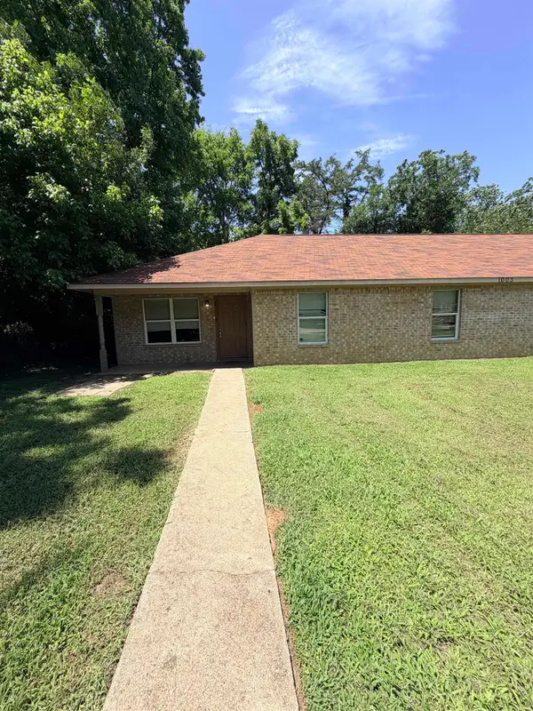 1003 Noble Unit A, Troup, TX 75789