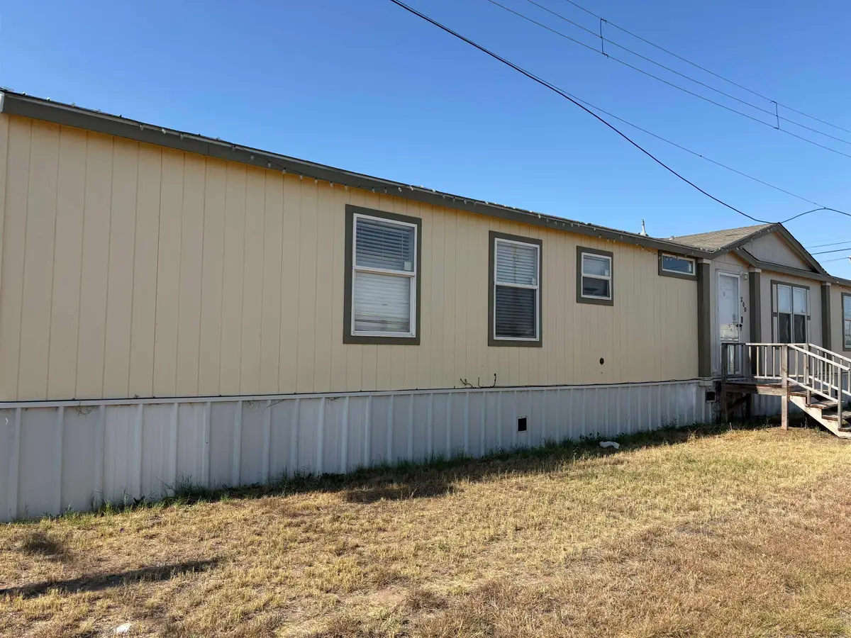 200 S McElroy St, Crane, TX 79731 - #1