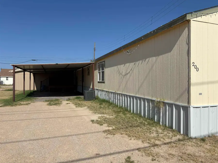200 S McElroy St, Crane, TX 79731 - #2