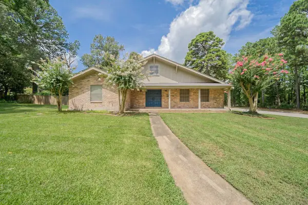 595 Country Place, Longview, TX 75605
