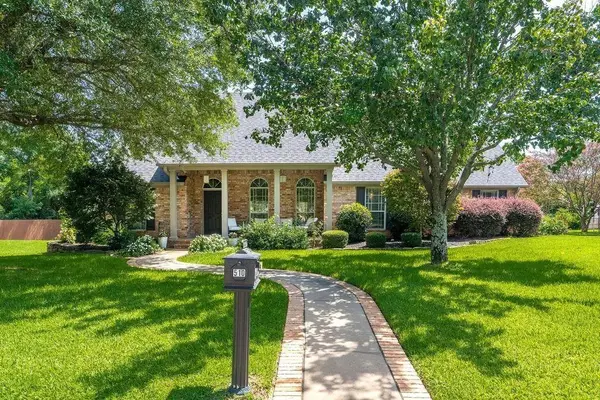 510 Creekside Dr, Marshall, TX 75672