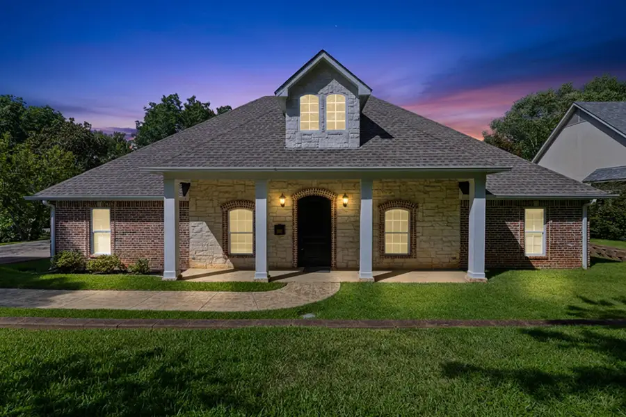 1223 Pine St, Kilgore, TX 75662 - #2