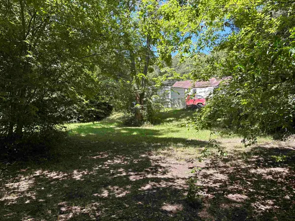 305 E Madison St, Overton, TX 75684
