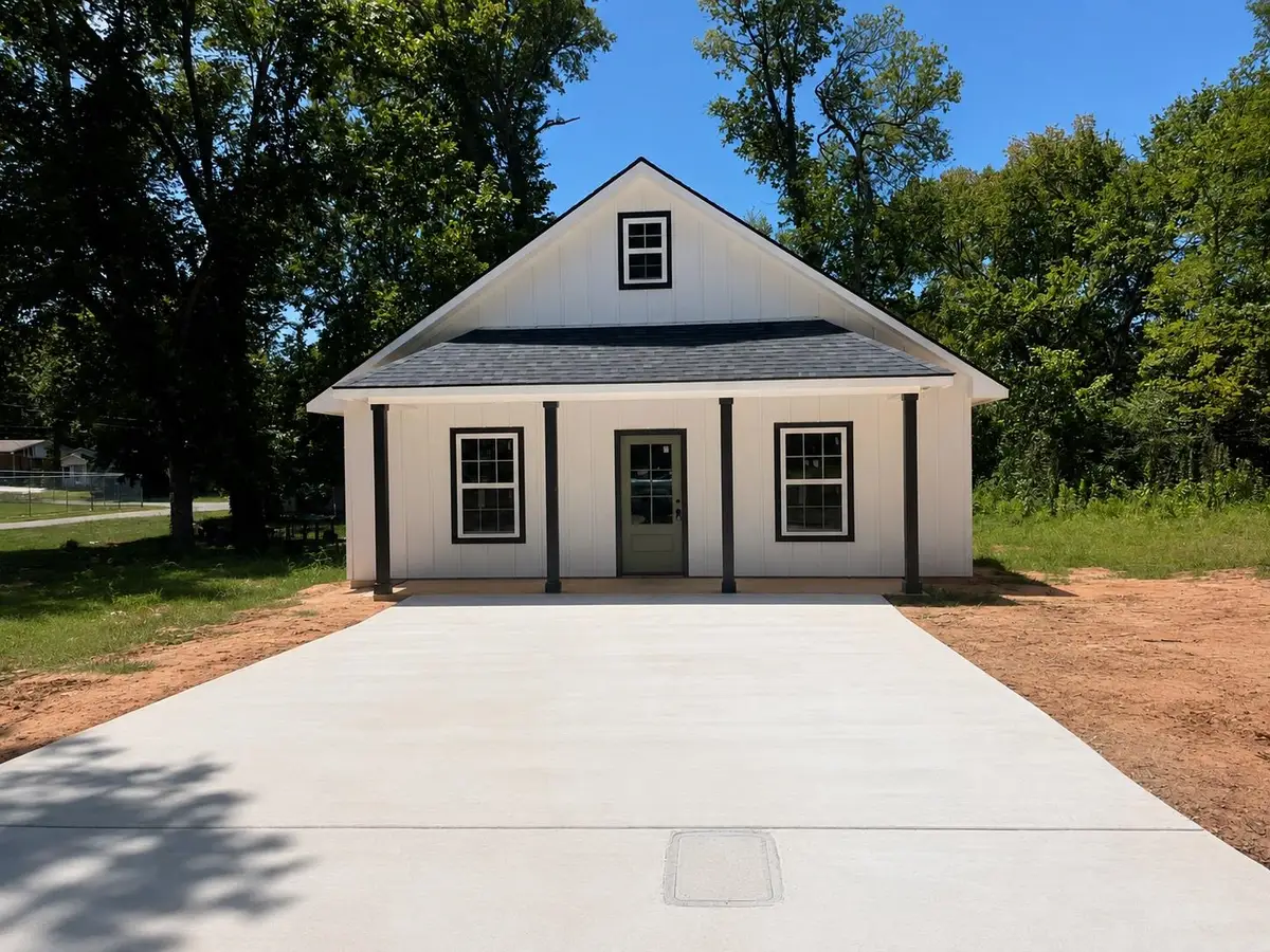 802 W Nelson St, Longview, TX 75601 - #1