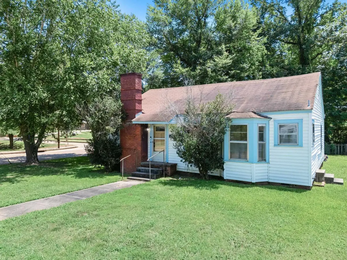 720 Riverside Dr, Kilgore, TX 75662 - #1