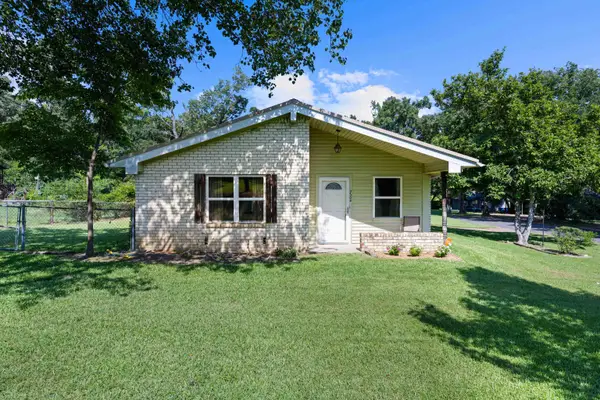 2304 Lane Lewis, Marshall, TX 75672