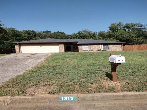 1315 Princeton Dr., Longview, TX 75601-4947