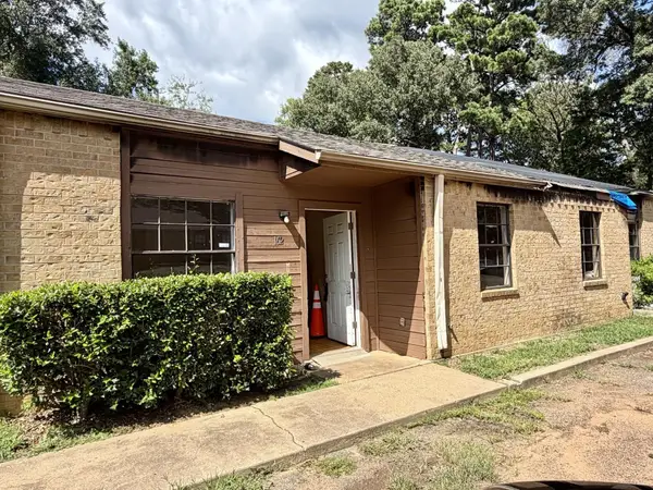 160-162 Jester Cir, Longview, TX 75604