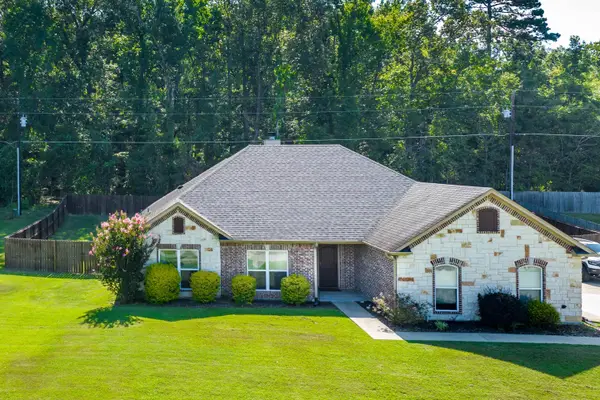 210 Towering Oaks Meadows, Longview, TX 75602