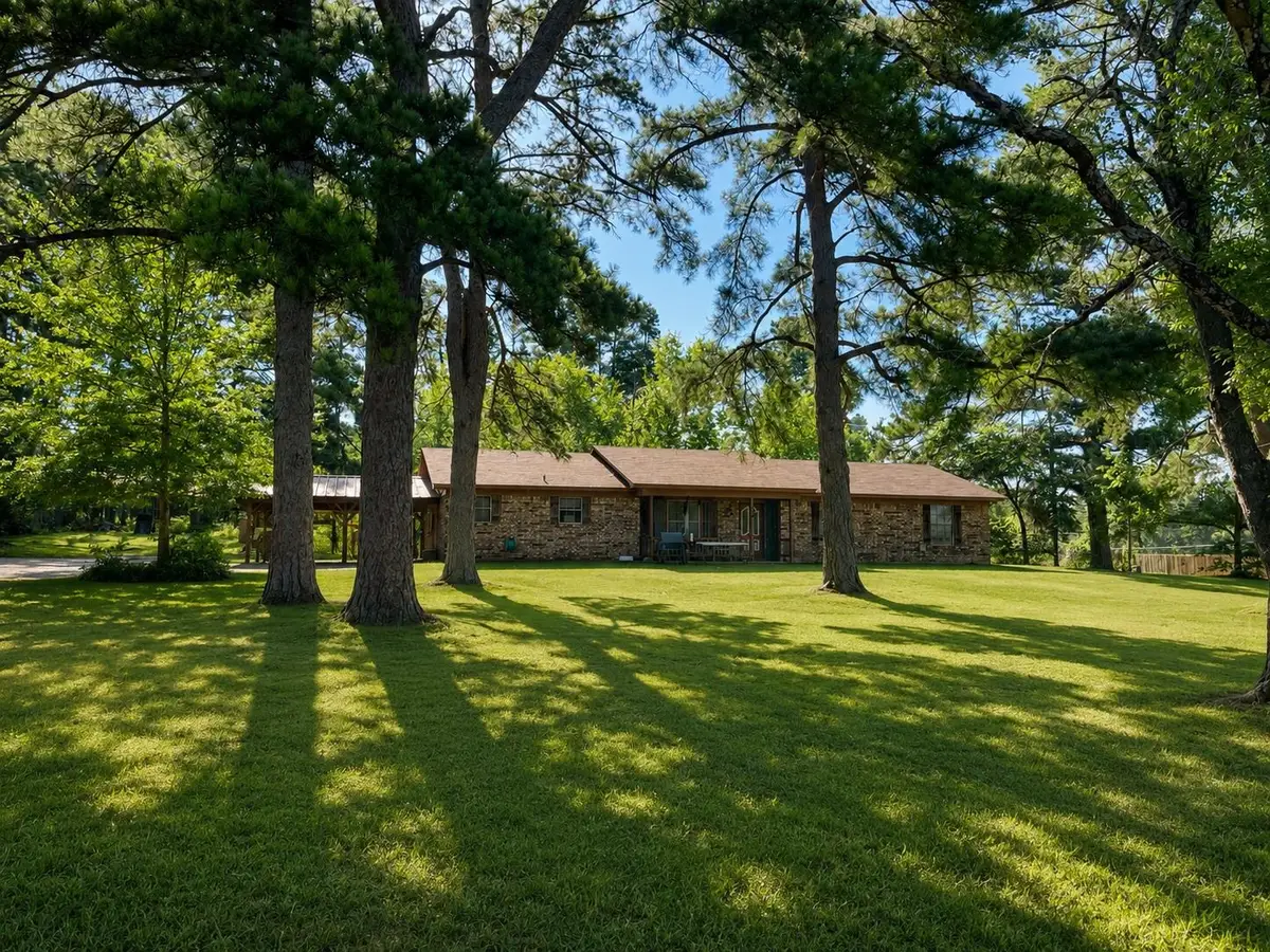 290 Debbie St, Kilgore, TX 75662 - #1