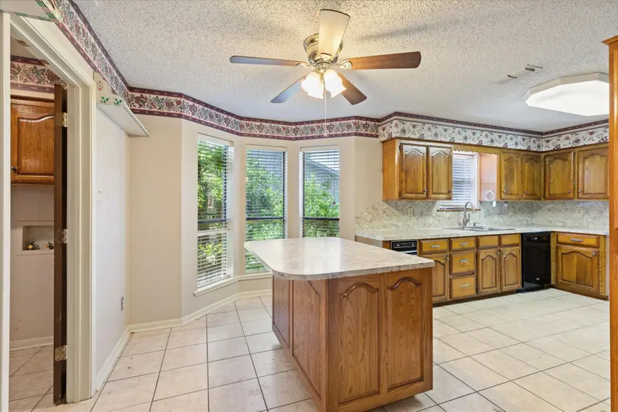 900 Regency Dr, Longview, TX 75604 - #3