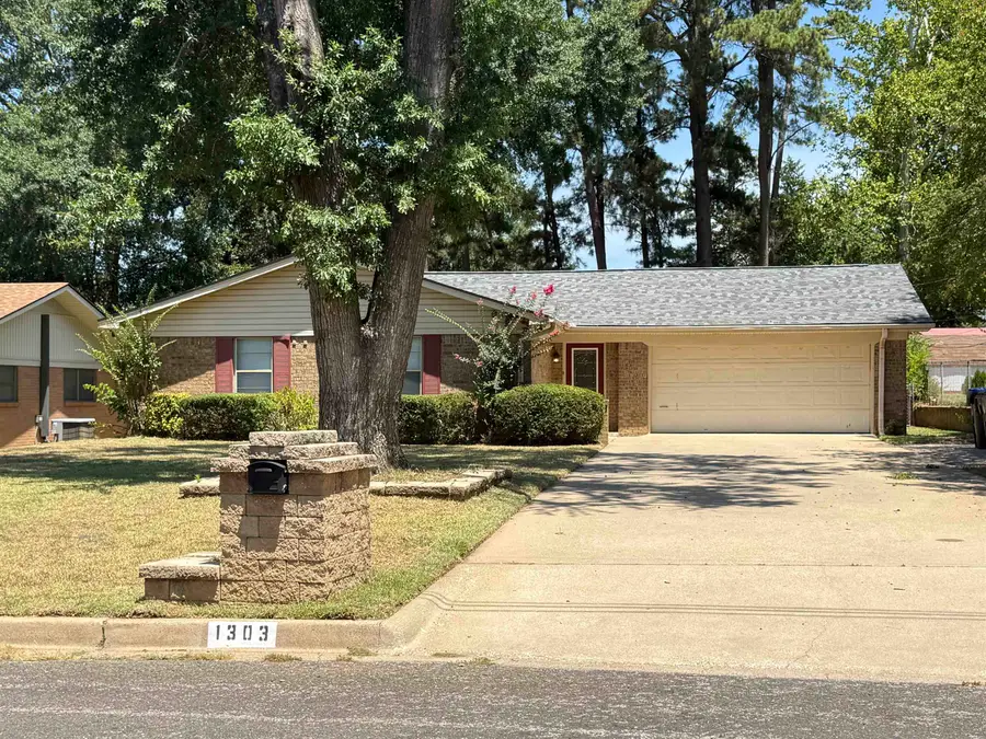 1303 Colgate Dr, Longview, TX 75601 - #2