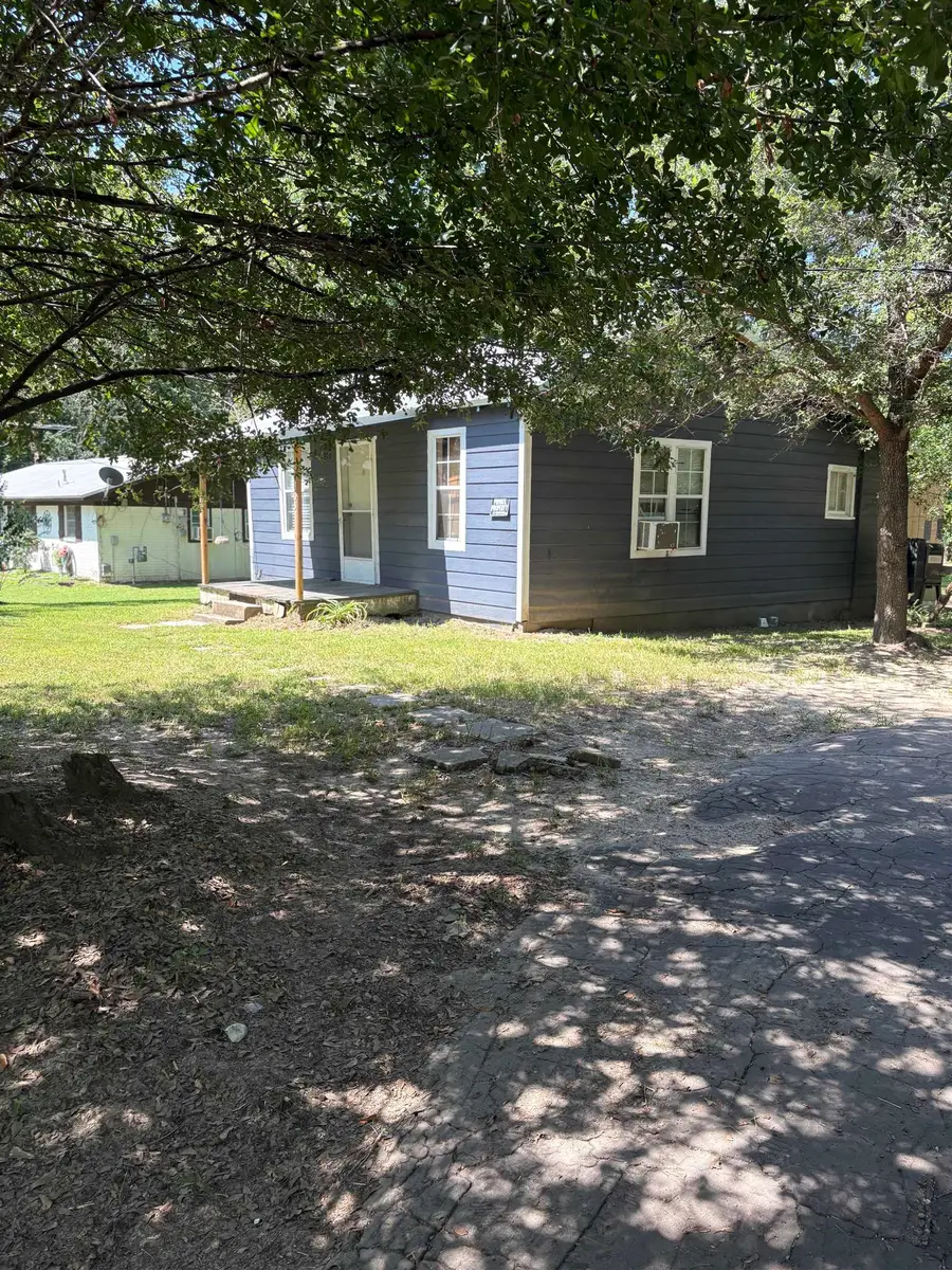 305 S Hubbard, Omaha, TX 75571 - #2