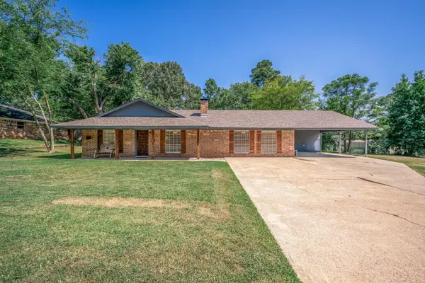 2104 Woodbine Dr., Gladewater, TX 75647